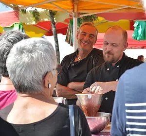 Les Chefs cuisinent sur les marchés